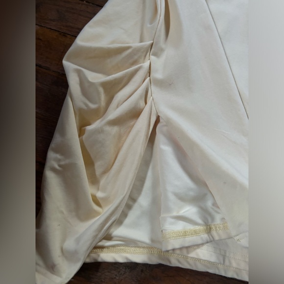 Yellow underwire lace mini dress bow front lace cups, thigh slit and rutched - Picture 3 of 5